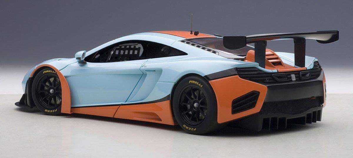 AUTOart MCLAREN MP4-12C GT3 GULF LIVERY 2011