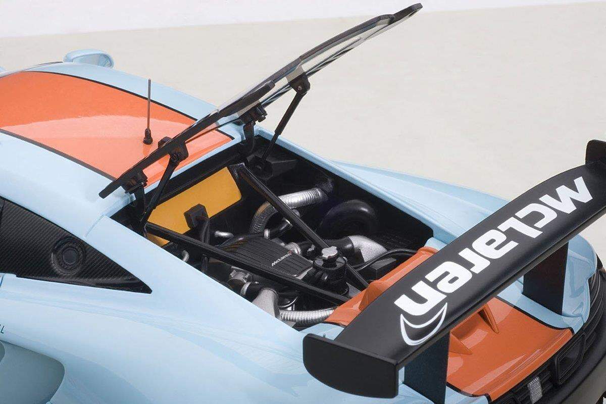 AUTOart MCLAREN MP4-12C GT3 GULF LIVERY 2011