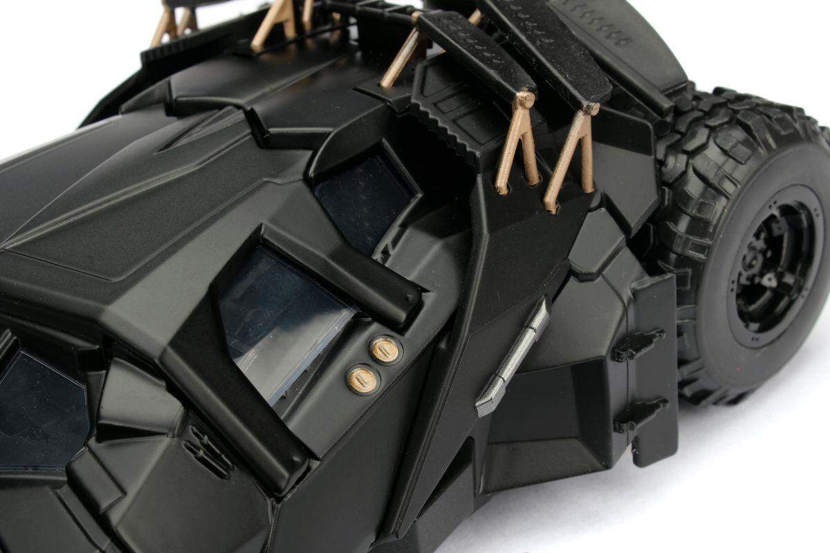 Jada Batman The Dark Knight Batmobile & Batman 1:24