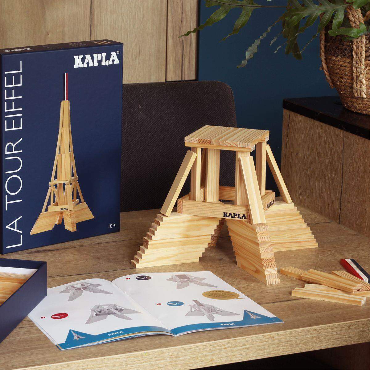 KAPLA® Eiffelturm Box 105 Plättchen & ein Bauanleitungsheft