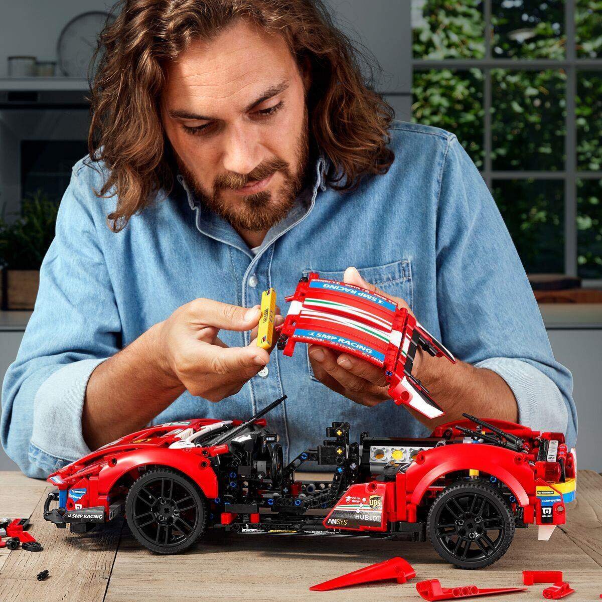 LEGO® Technic 42125 Ferrari 488 GTE “AF Corse #51”