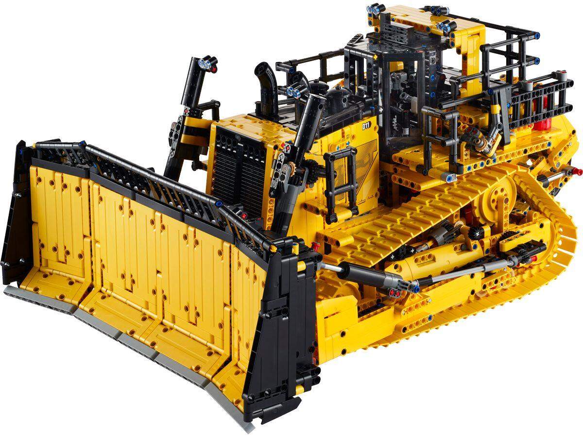 LEGO® Technic 42131 - Cat® D11T Bulldozer