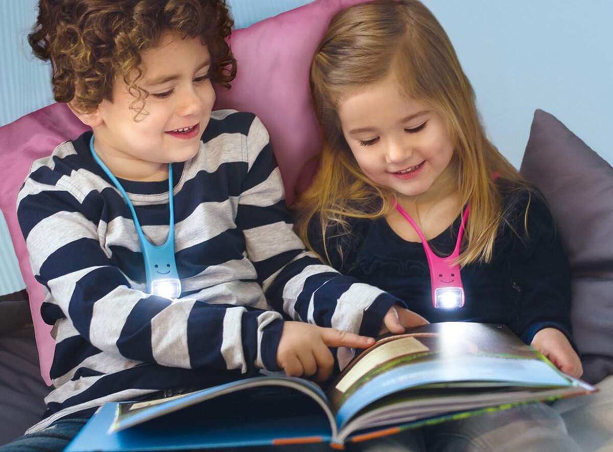 moses. Lese Buddy Das multifunktionale Leselicht blau