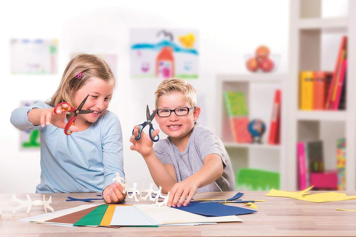 Pelikan griffix® Ergonomische Schulschere, rot, 14 cm, rechts, Blisterkarte