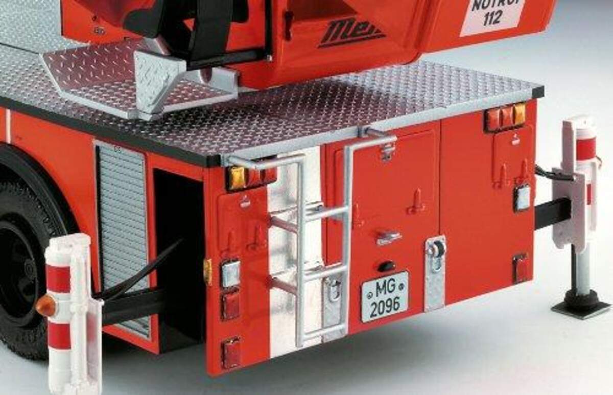 Revell DLK 23-12 Mercedes Benz 1419F/1422F Limited Edition