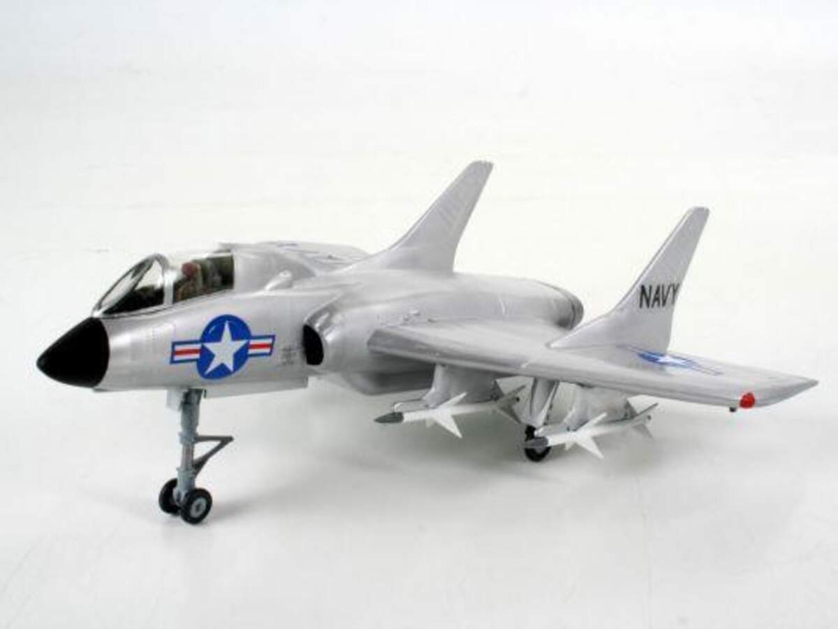 Revell F-7U-3 Cutlass