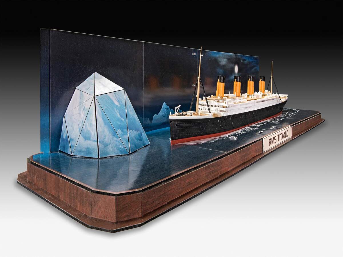 Revell RMS Titanic + 3D Puzzle (Iceberg)
