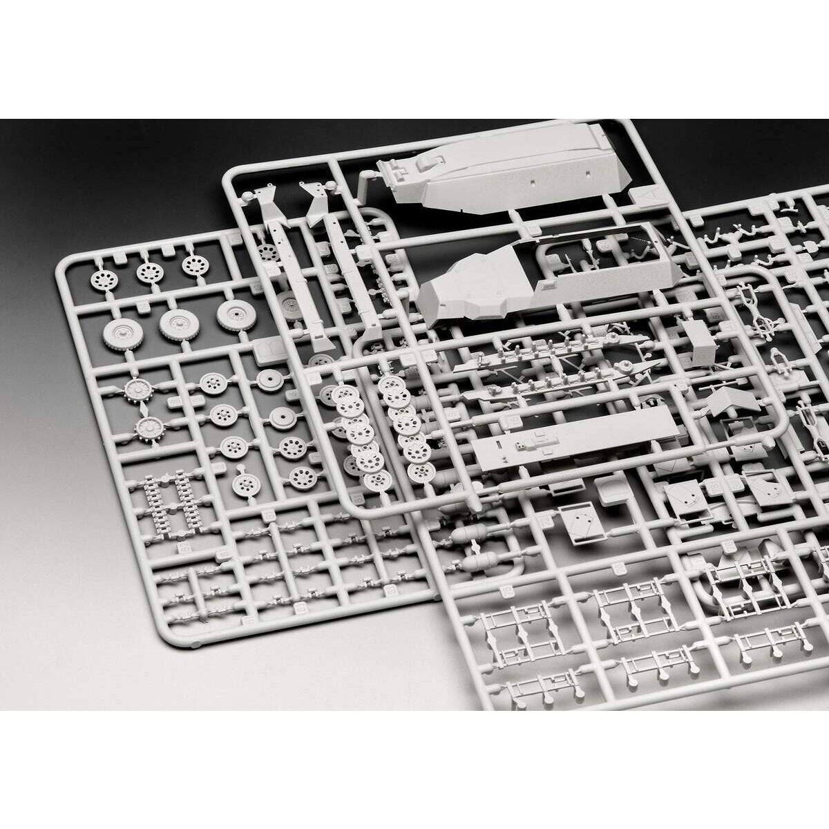 Revell Sd.Kfz. 251/1 Ausf.C + Wurfr. 40