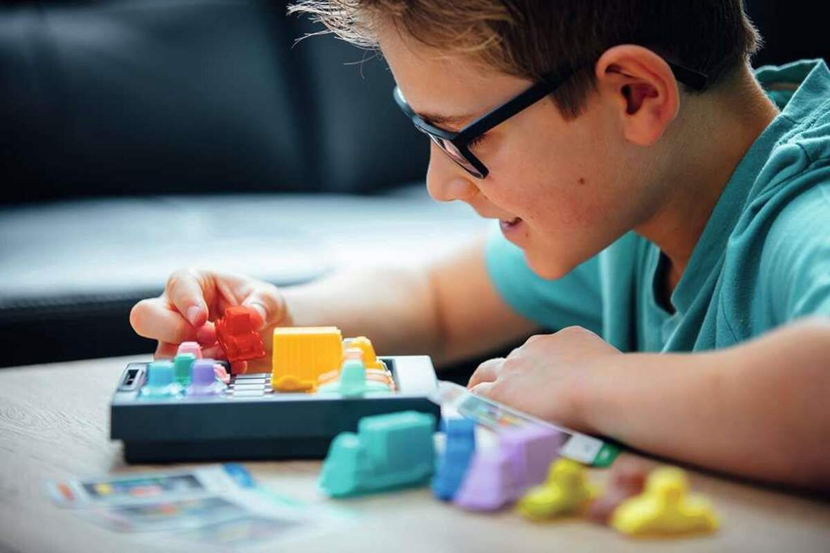 ThinkFun Rush Hour - Das geniale Stauspiel und bekannte Logikspiel