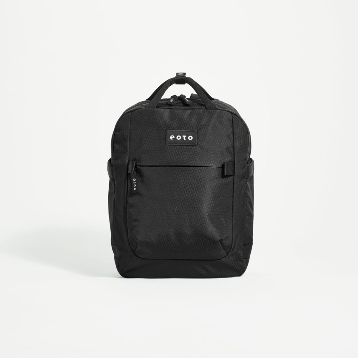 eoto-rucksack-small16-schwarz-F0AC8ED11.jpg