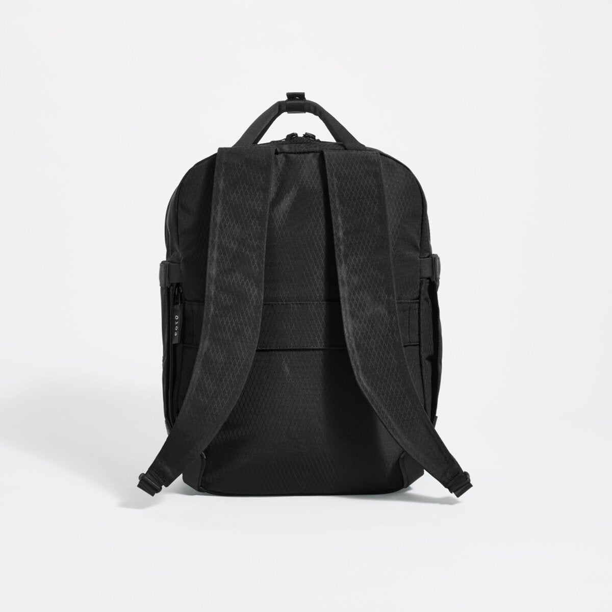 eoto-rucksack-small16-schwarz-F0AC8ED13.jpg