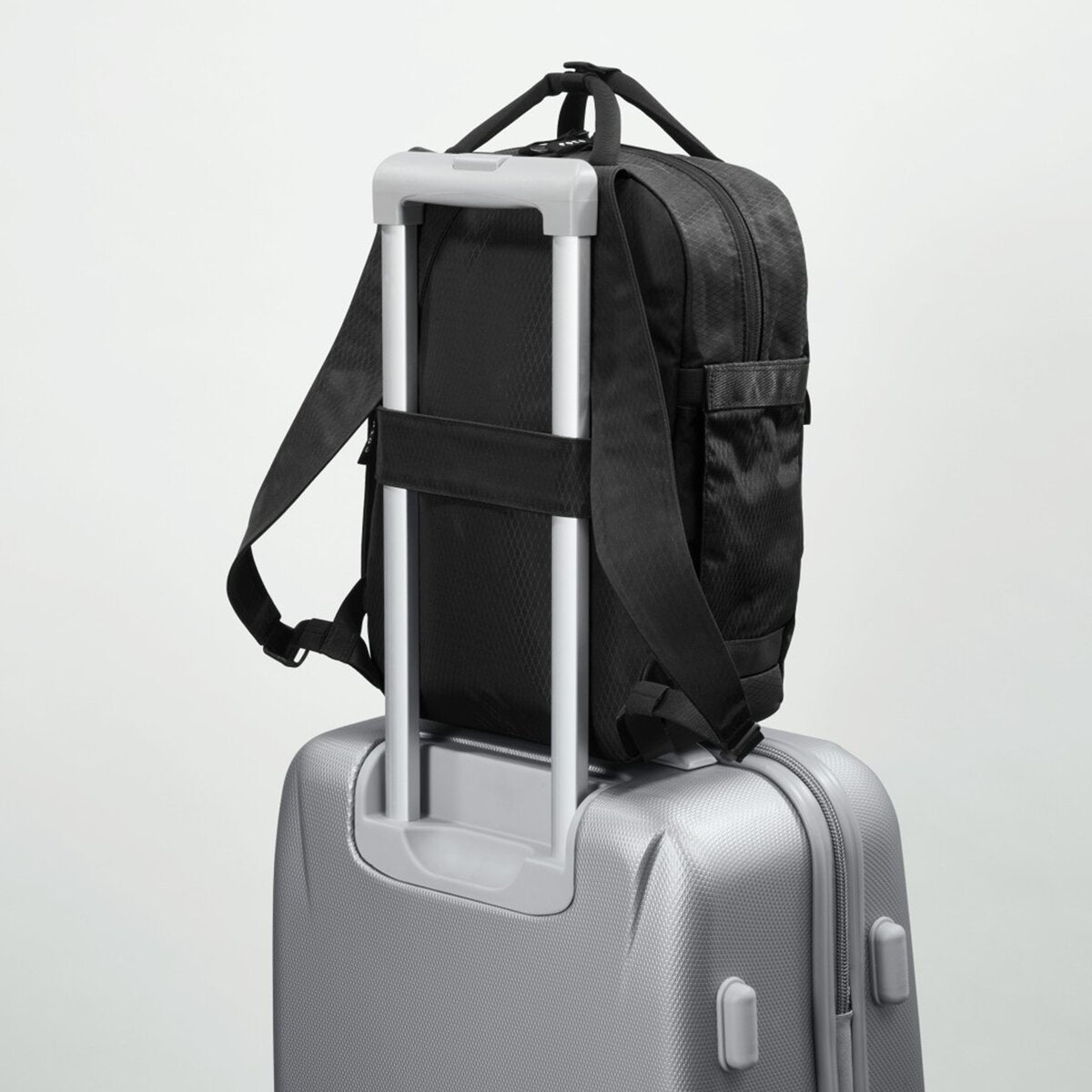 eoto-rucksack-small16-schwarz-F0AC8ED17.jpg