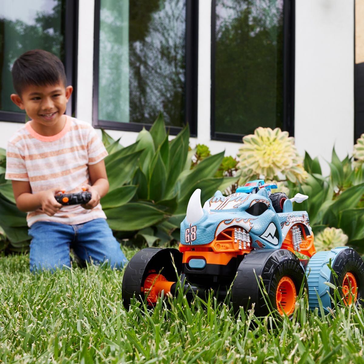 Hot Wheels R/C MT Transforming Rhinomite