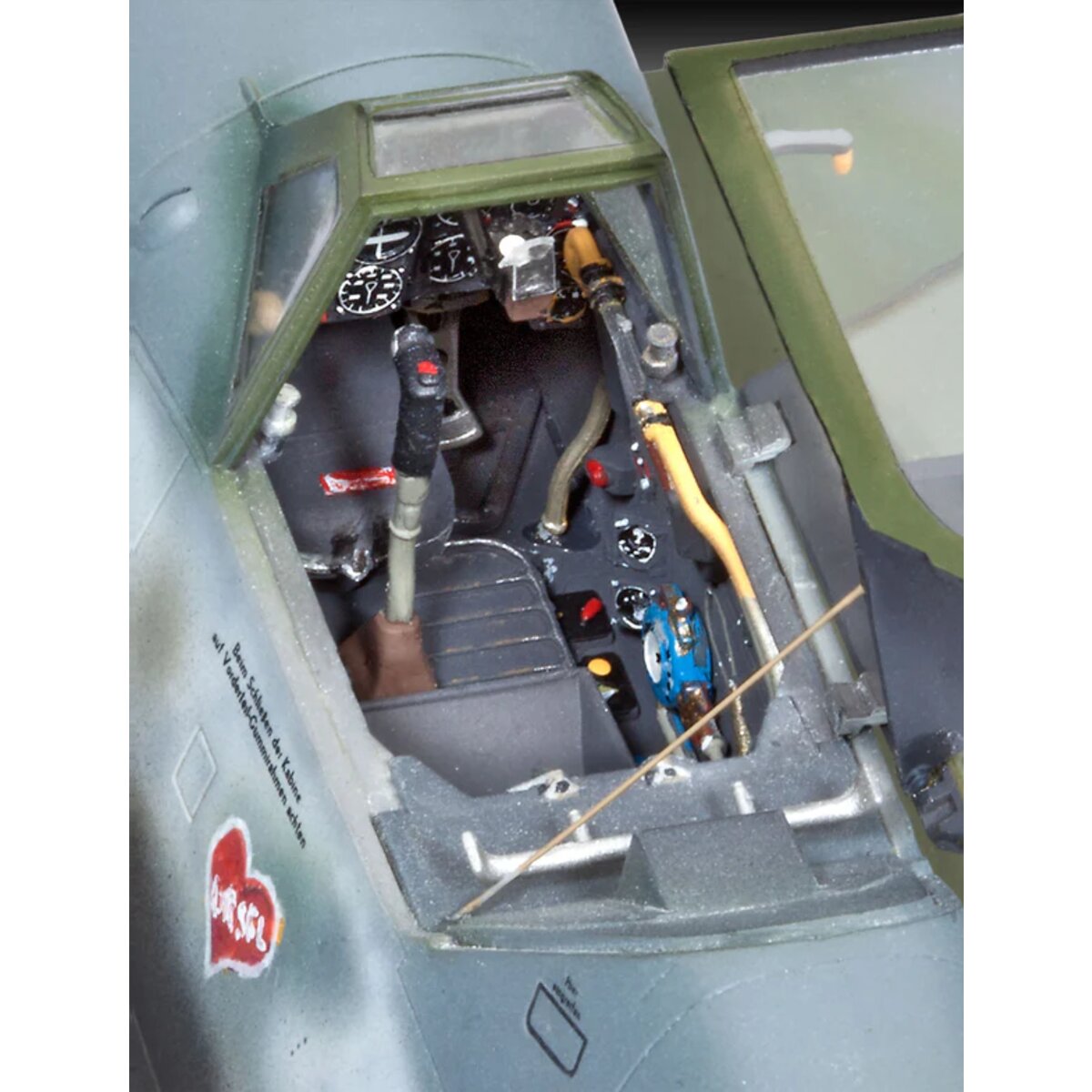 revell-level-5-jagdflugzeug-messerschmitt-97BC98535.jpg