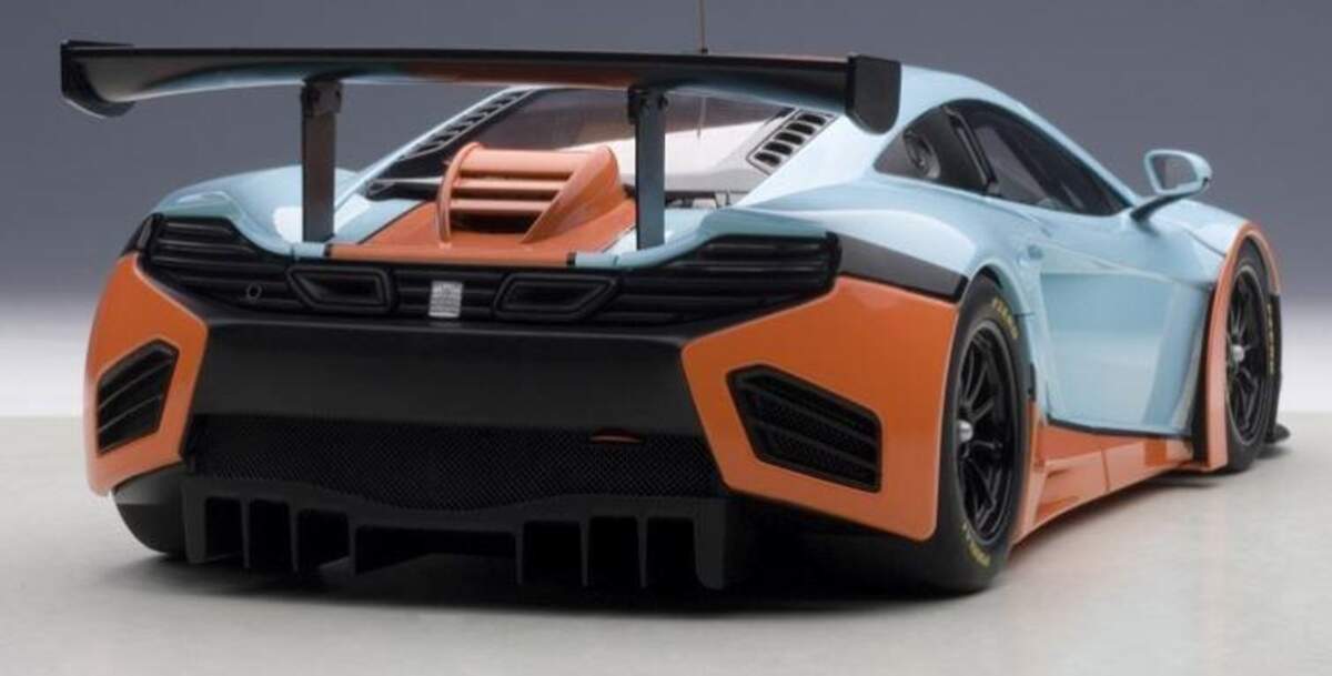 AUTOart MCLAREN MP4-12C GT3 GULF LIVERY 2011