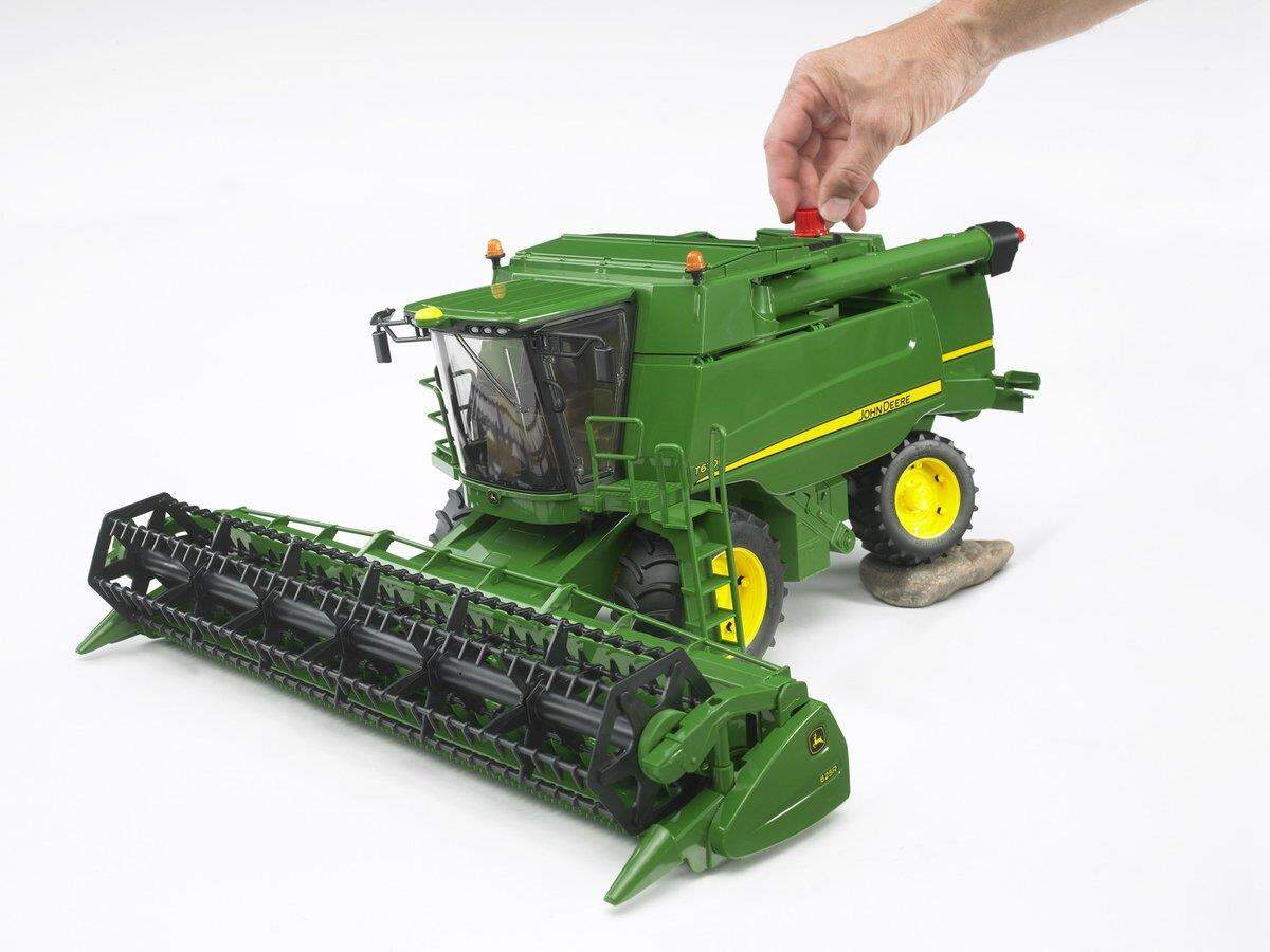 BRUDER® 2132 John Deere Mähdrescher T670i