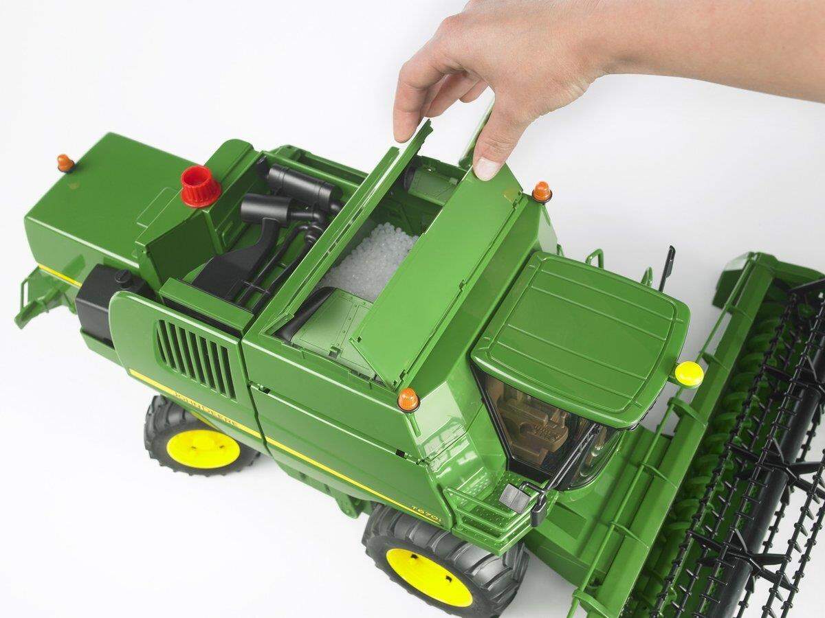 BRUDER® 2132 John Deere Mähdrescher T670i