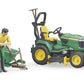 BRUDER® 62104 bworld John Deere Rasentraktor mit Anhänger und Gärtner