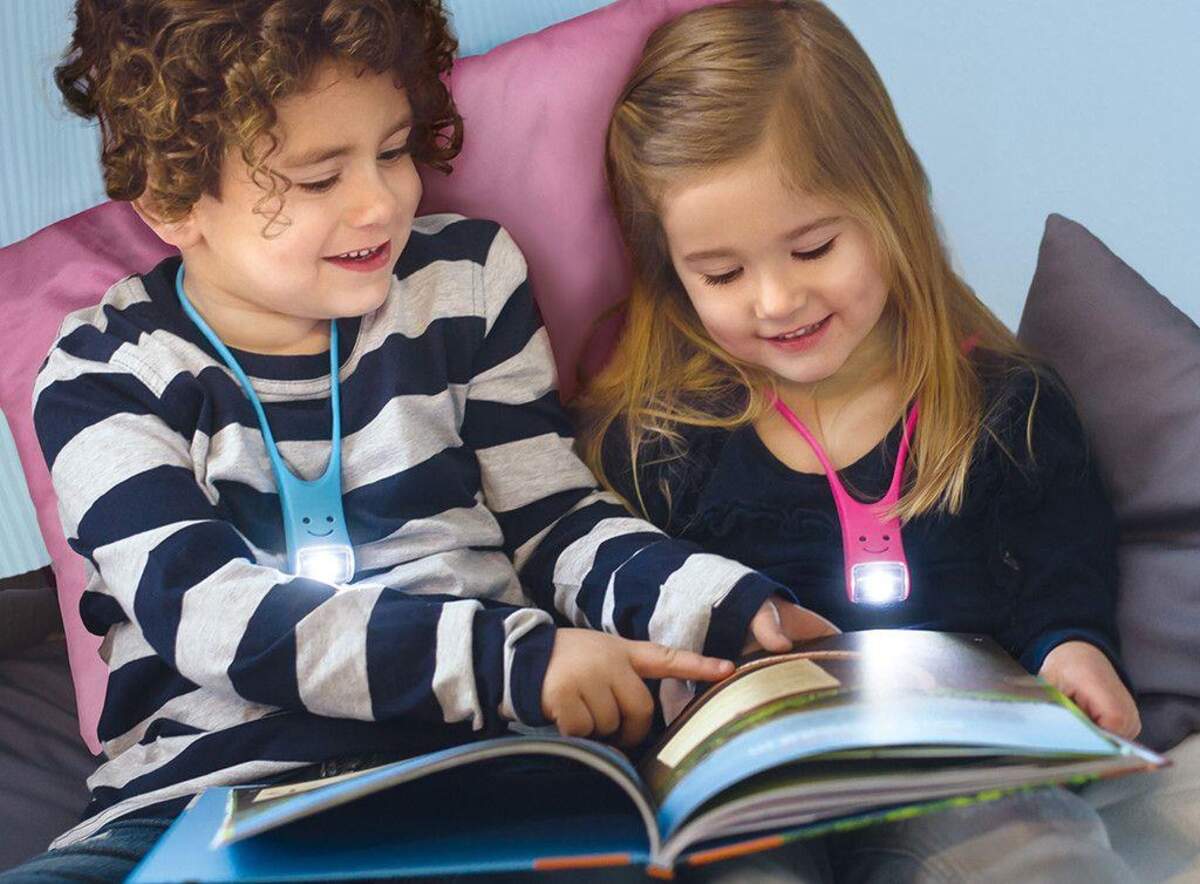 moses. Lese Buddy - Das multifunktionale Leselicht pink