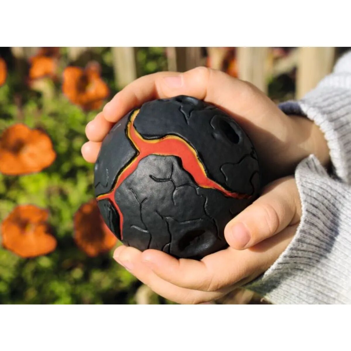 moses. Saurierstarker Lava-Sprungball