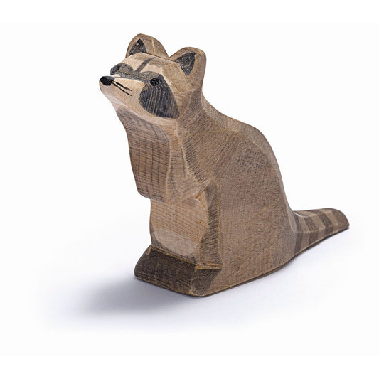 Ostheimer Waschbär sitzend