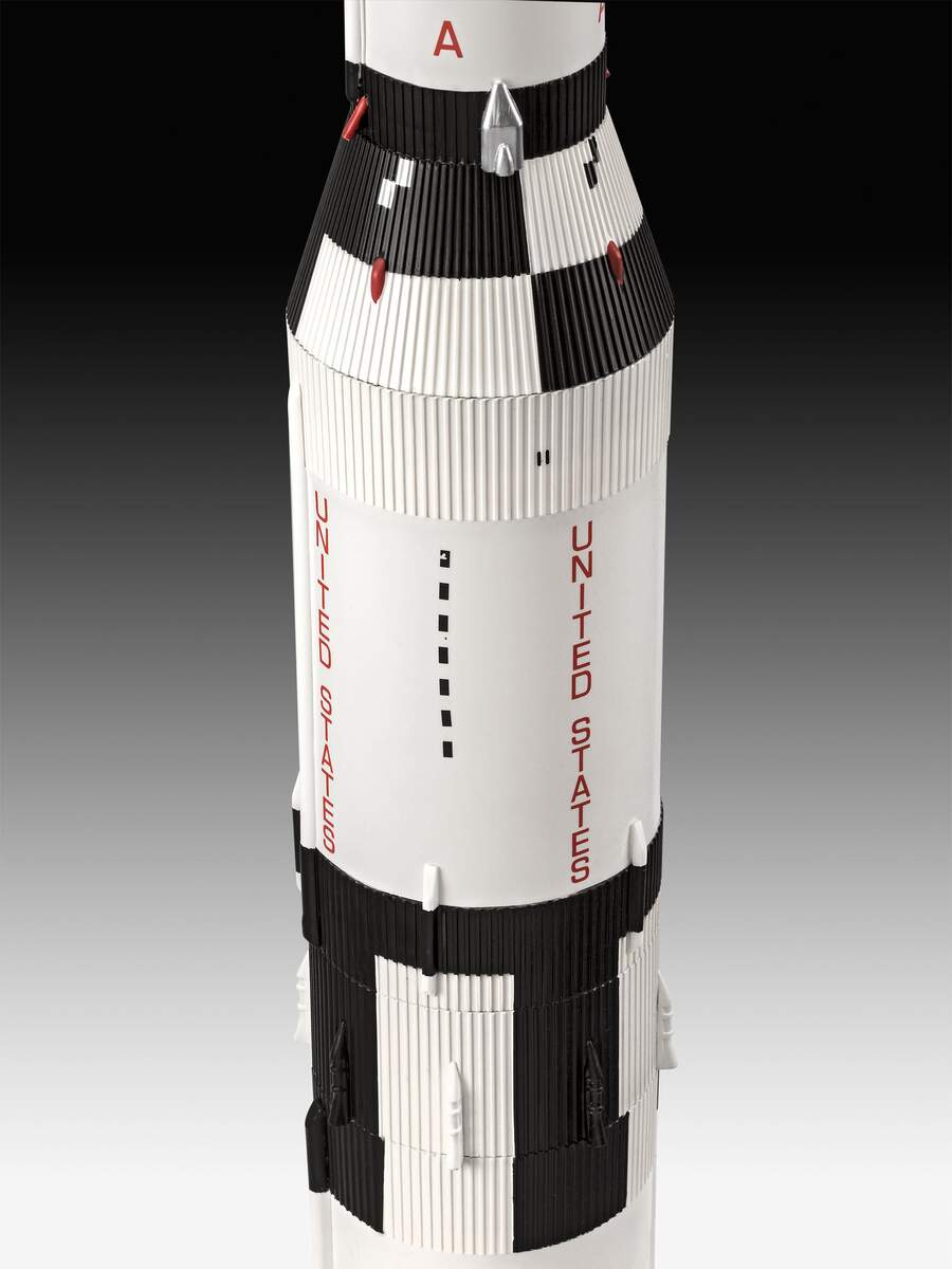 Revell 03704 Apollo 11 Saturn V Rocket