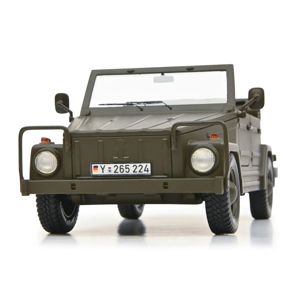 Schuco PKW 0,4t VW 181 oliv 1:35