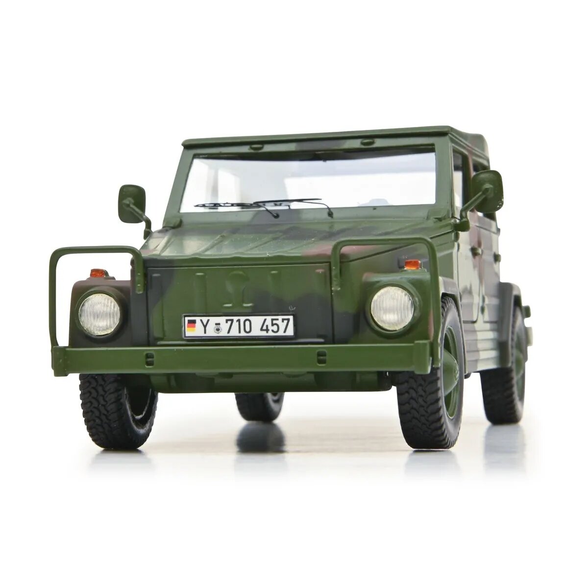 Schuco PKW 0,4t VW 181 tarnf.1:35