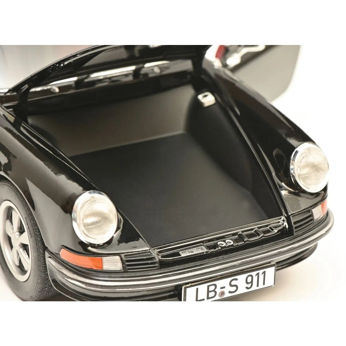 Schuco Porsche 911 S Coupé 1:18